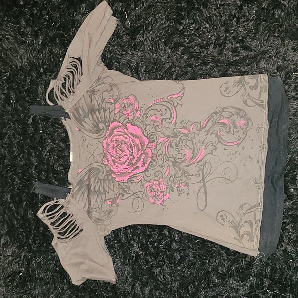Distressed rose tee